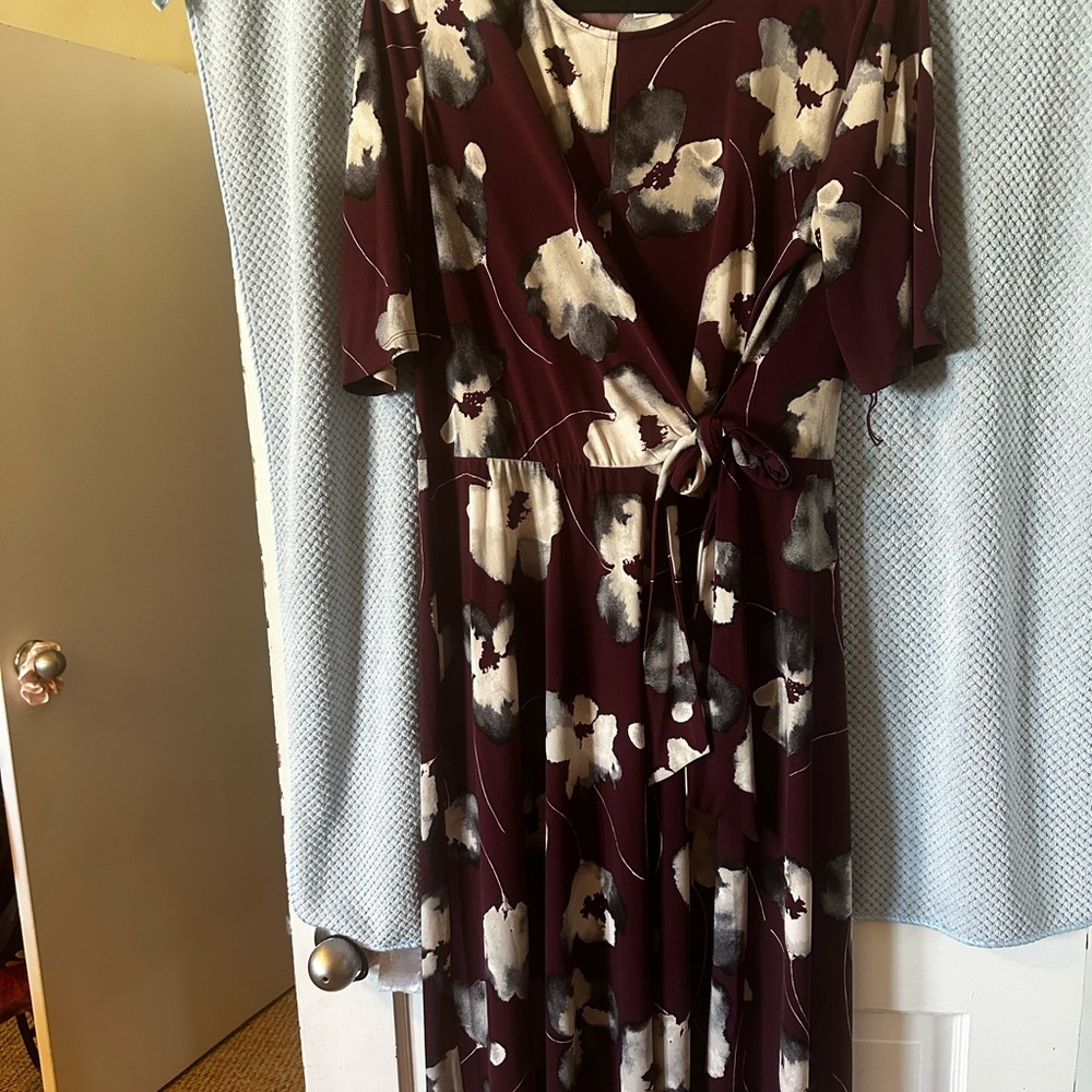 London Times Burgundy and White Floral Maxi Dress